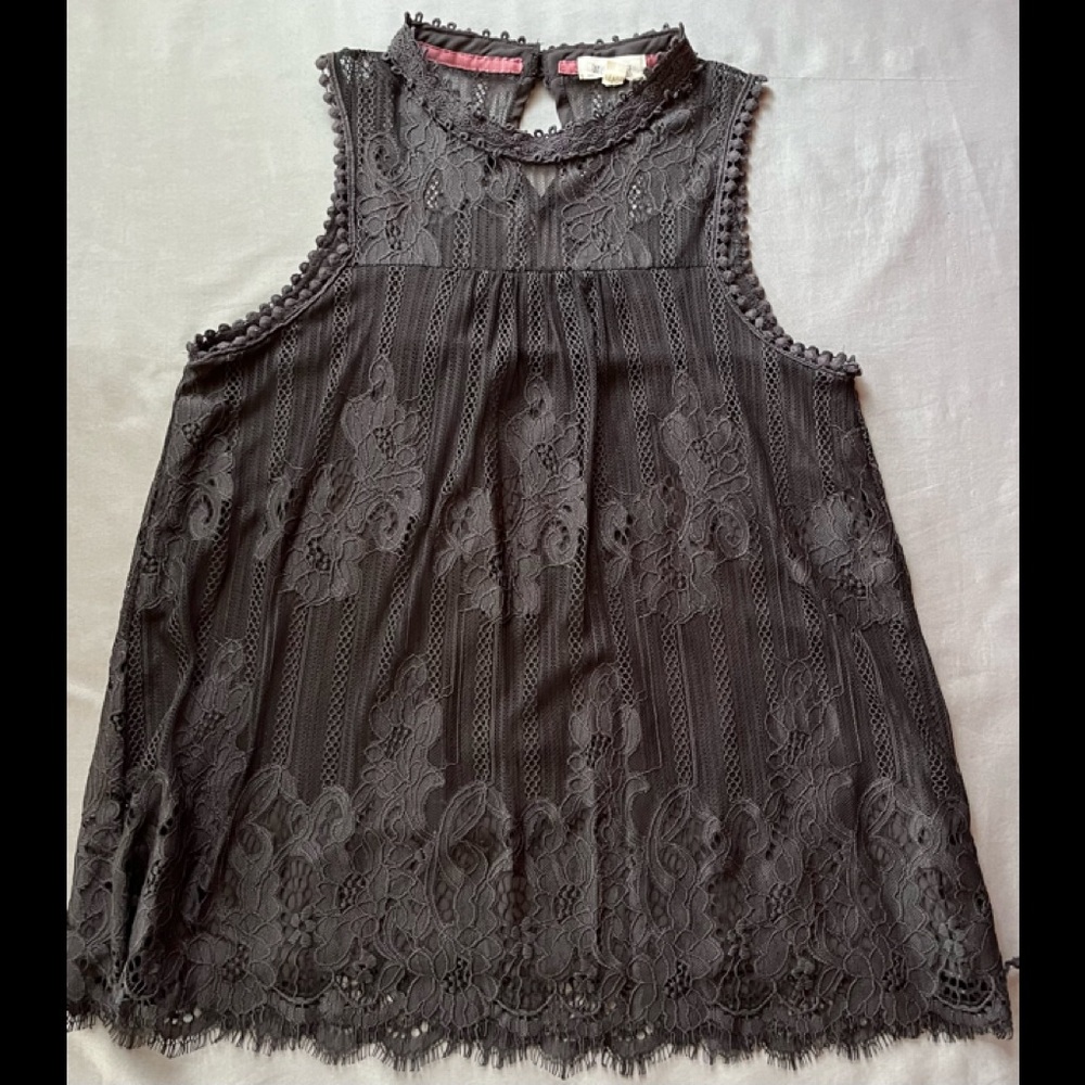 BEAUTIFUL Taylor & Sage Lace Blouse Size M